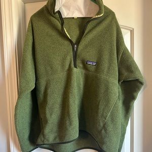 Men’s size L Patagonia pullover